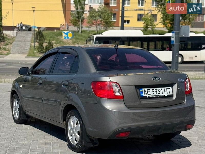 Седан Kia Rio 2011 в Днепре