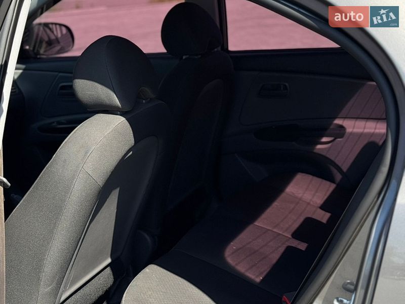 Седан Kia Rio 2011 в Днепре