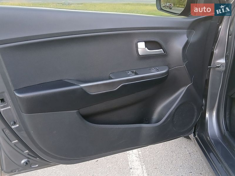 Седан Kia Rio 2014 в Николаеве