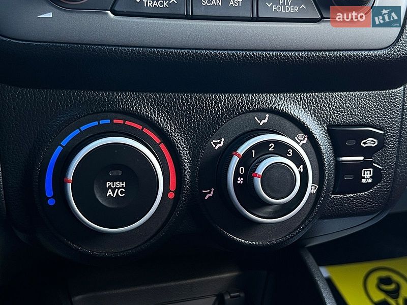 Седан Kia Rio 2013 в Львове