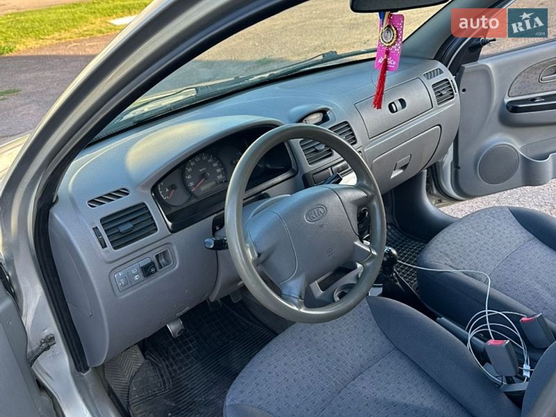 Универсал Kia Rio 2004 в Ровно
