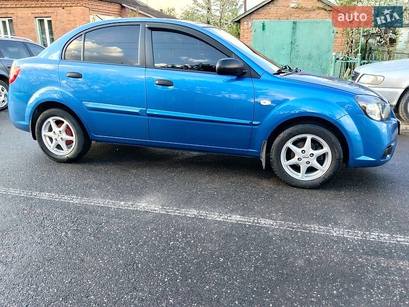 Седан Kia Rio 2010 в Хмельницком