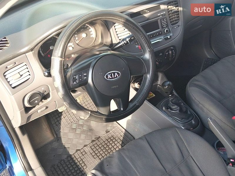 Седан Kia Rio 2010 в Хмельницком