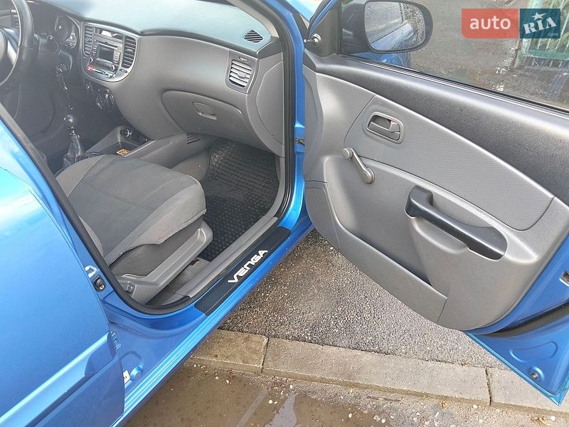 Седан Kia Rio 2010 в Хмельницком