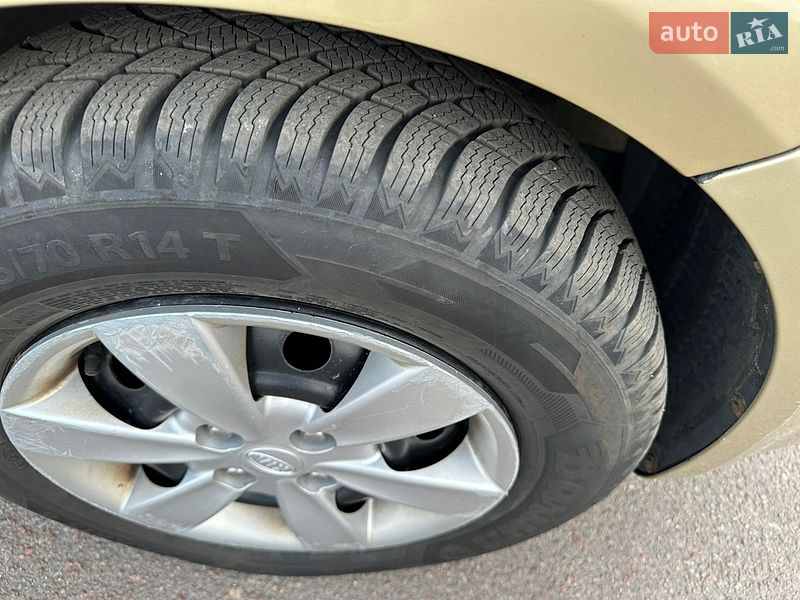 Хэтчбек Kia Rio 2008 в Прилуках