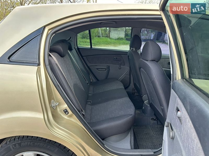 Хэтчбек Kia Rio 2008 в Прилуках