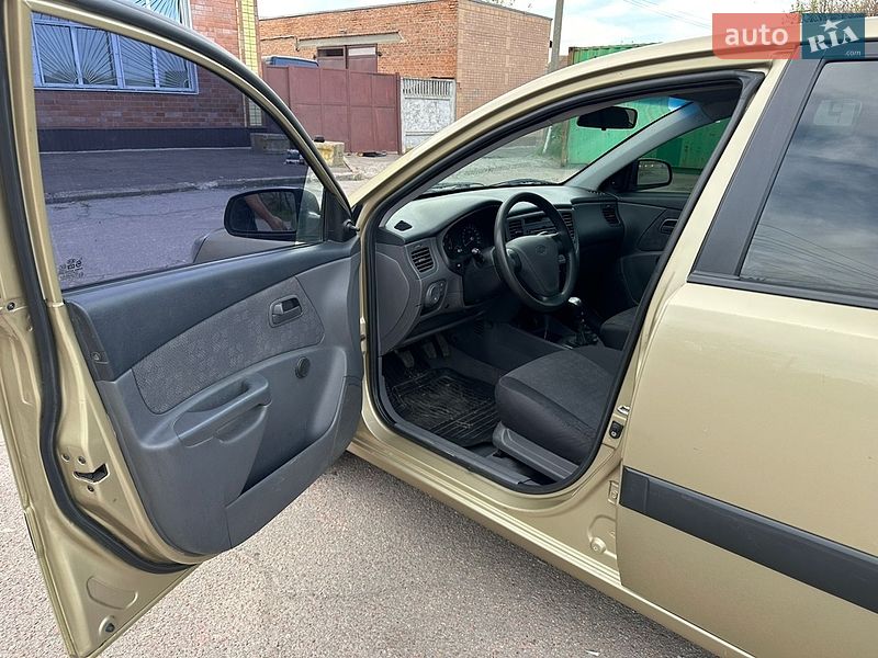 Хэтчбек Kia Rio 2008 в Прилуках