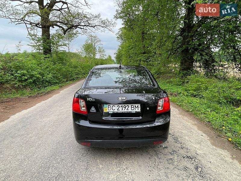 Седан Kia Rio 2010 в Чорткове