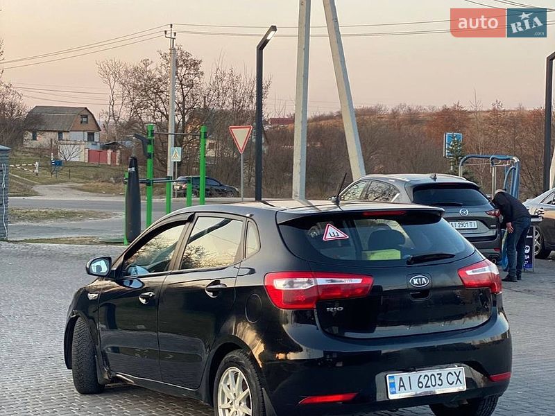 Хэтчбек Kia Rio 2012 в Киеве