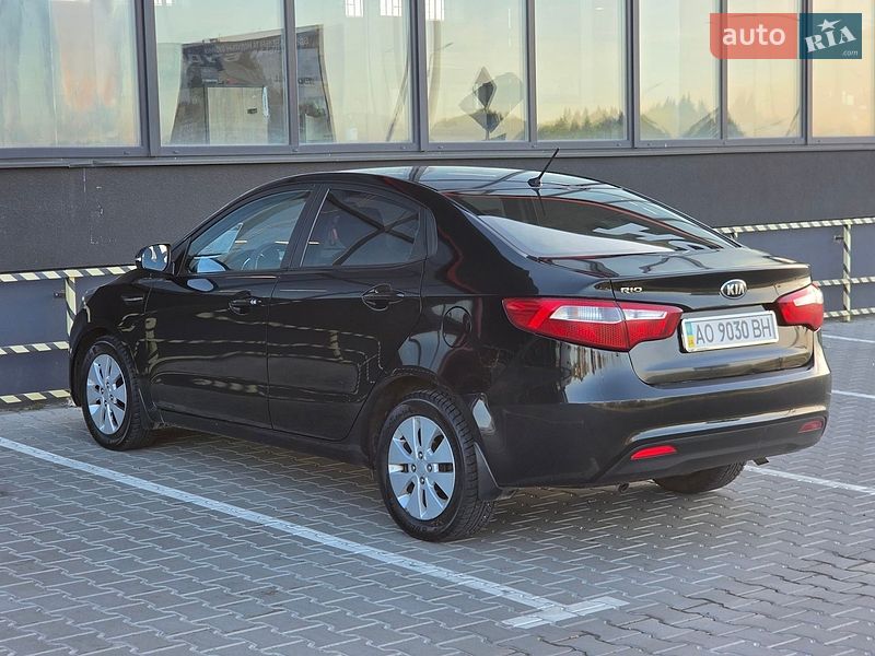 Седан Kia Rio 2014 в Тернополе