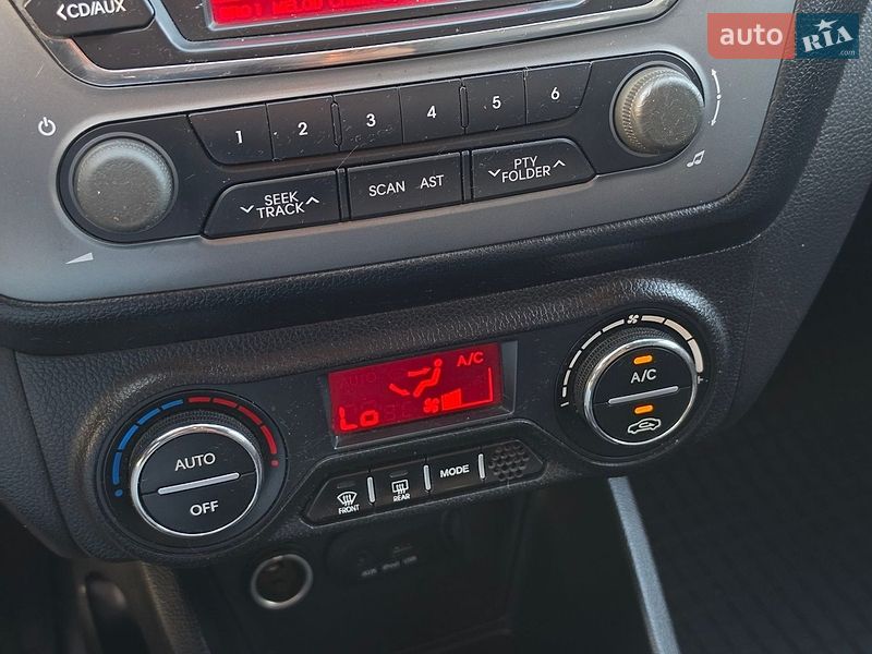 Седан Kia Rio 2014 в Тернополе