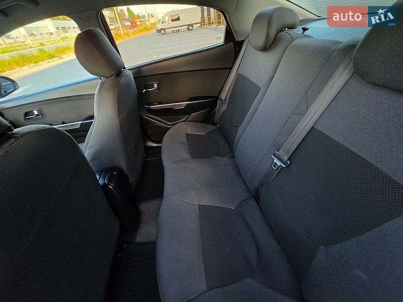 Седан Kia Rio 2014 в Тернополе