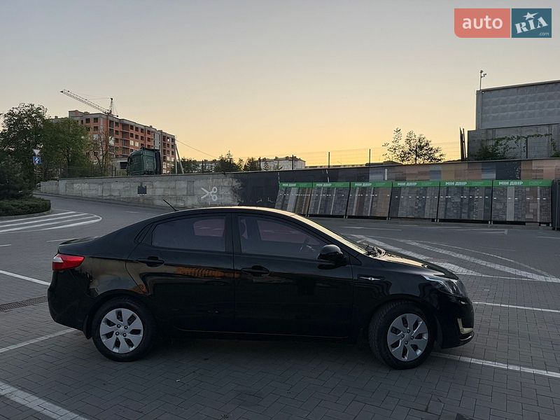Седан Kia Rio 2013 в Ивано-Франковске