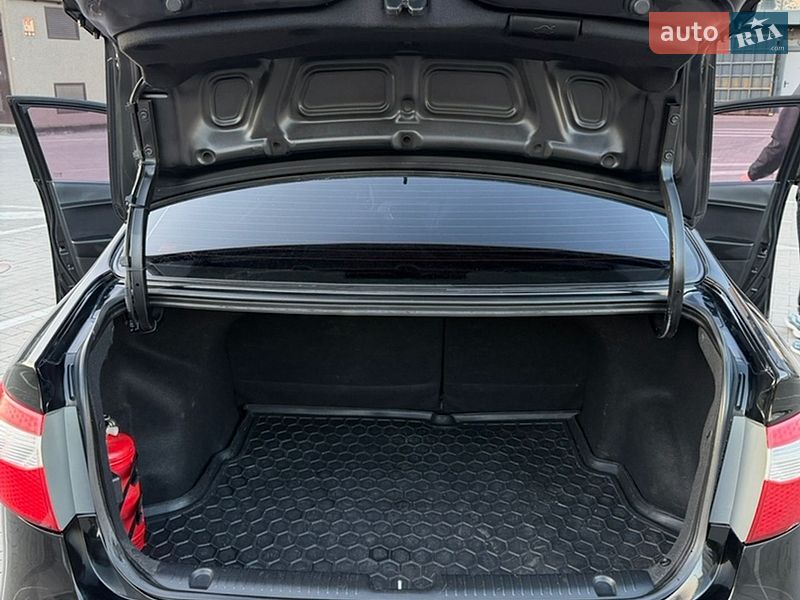 Седан Kia Rio 2013 в Ивано-Франковске