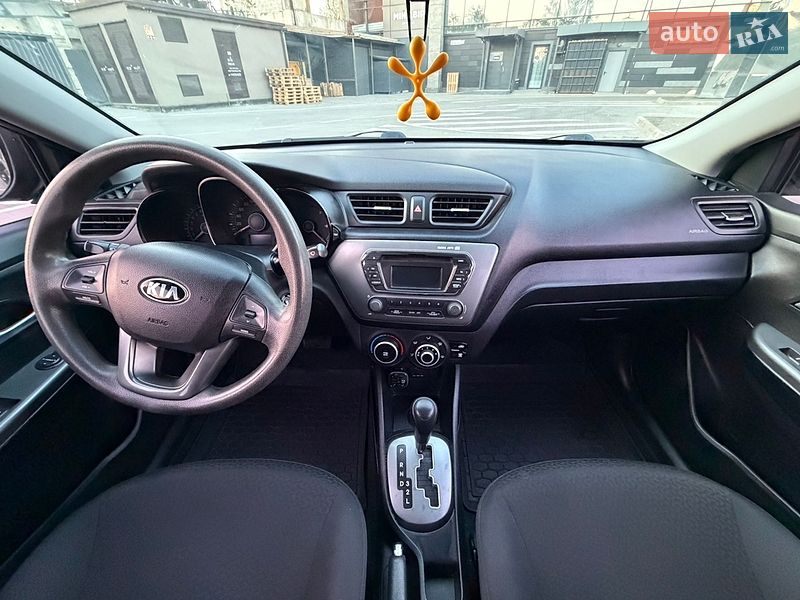 Седан Kia Rio 2013 в Ивано-Франковске