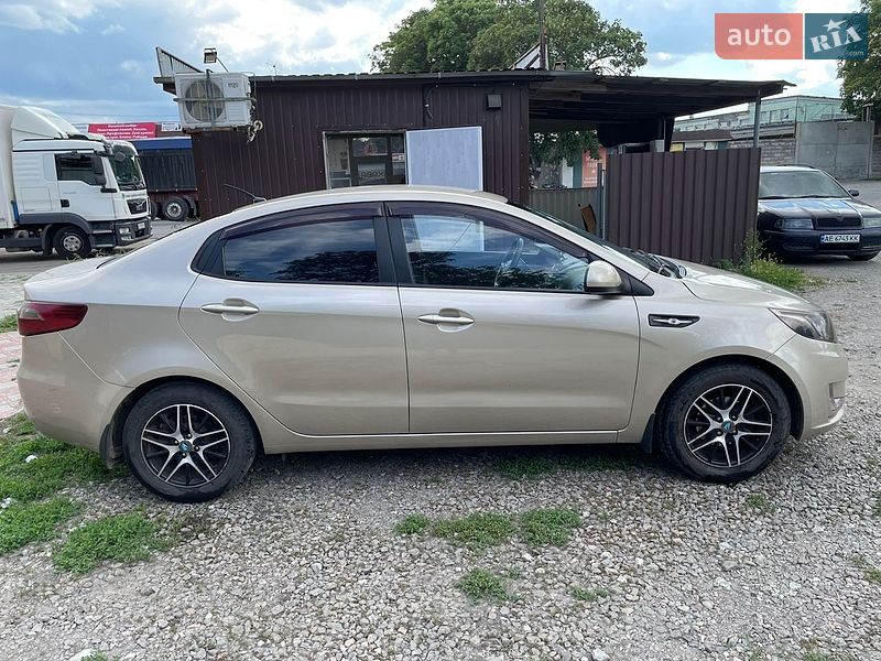 Седан Kia Rio 2012 в Царичанці