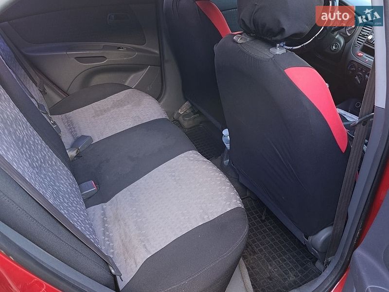Седан Kia Rio 2006 в Днепре