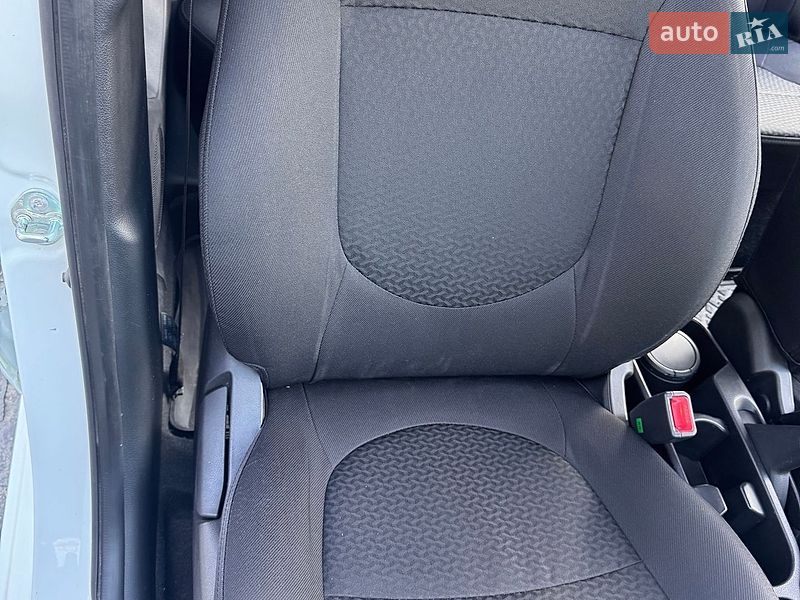 Седан Kia Rio 2012 в Полтаве