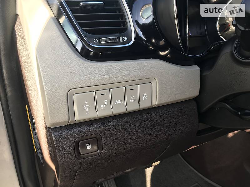 Мінівен Kia Sedona 2015 в Києві