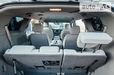 Минивэн Kia Sedona 2018 в Черновцах