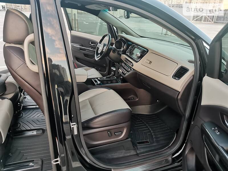 Мінівен Kia Sedona 2017 в Києві
