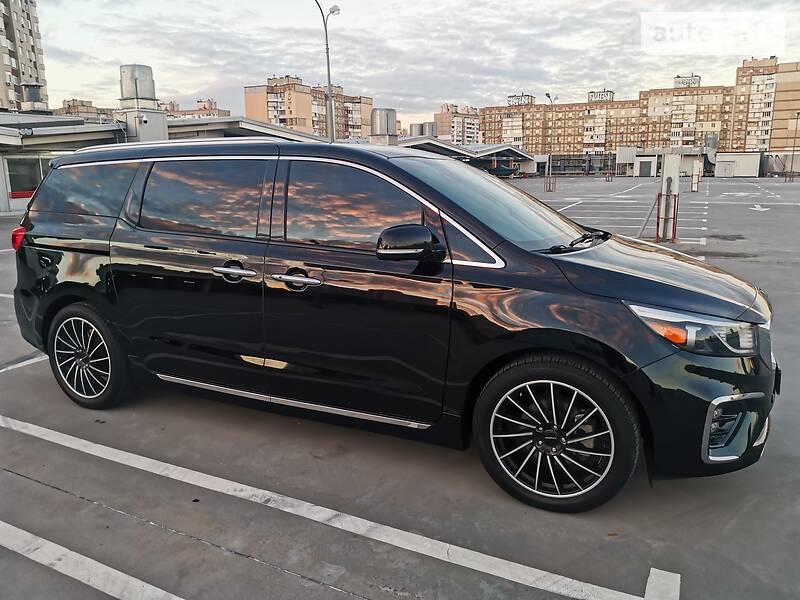 Мінівен Kia Sedona 2017 в Києві