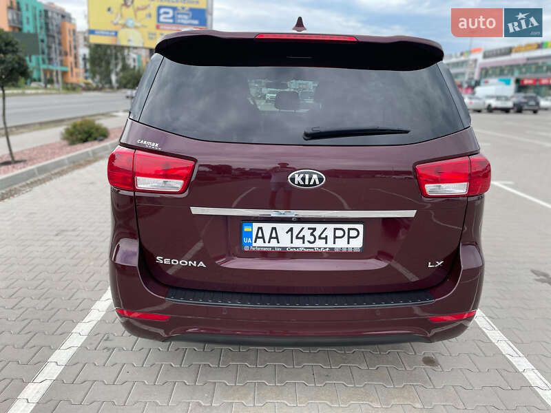 Минивэн Kia Sedona 2017 в Киеве