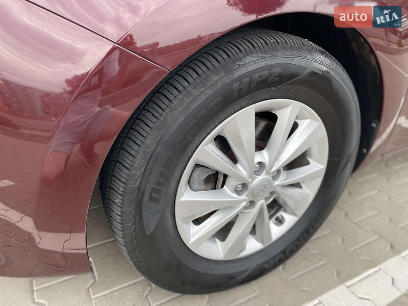 Минивэн Kia Sedona 2017 в Киеве