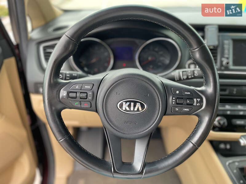 Минивэн Kia Sedona 2017 в Киеве