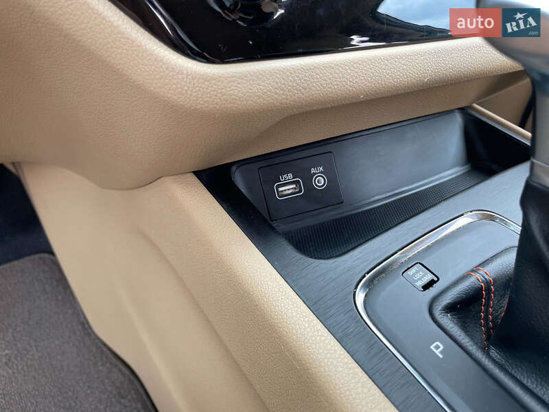 Минивэн Kia Sedona 2017 в Киеве