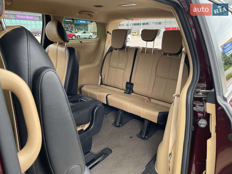 Минивэн Kia Sedona 2017 в Киеве
