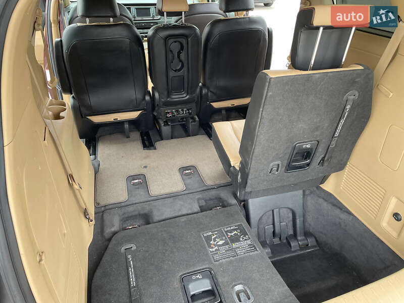 Минивэн Kia Sedona 2017 в Киеве