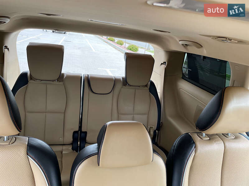 Минивэн Kia Sedona 2017 в Киеве