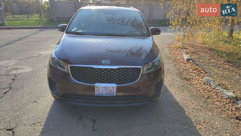 Минивэн Kia Sedona 2017 в Ивано-Франковске