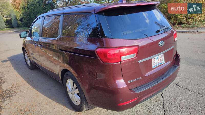 Минивэн Kia Sedona 2017 в Ивано-Франковске