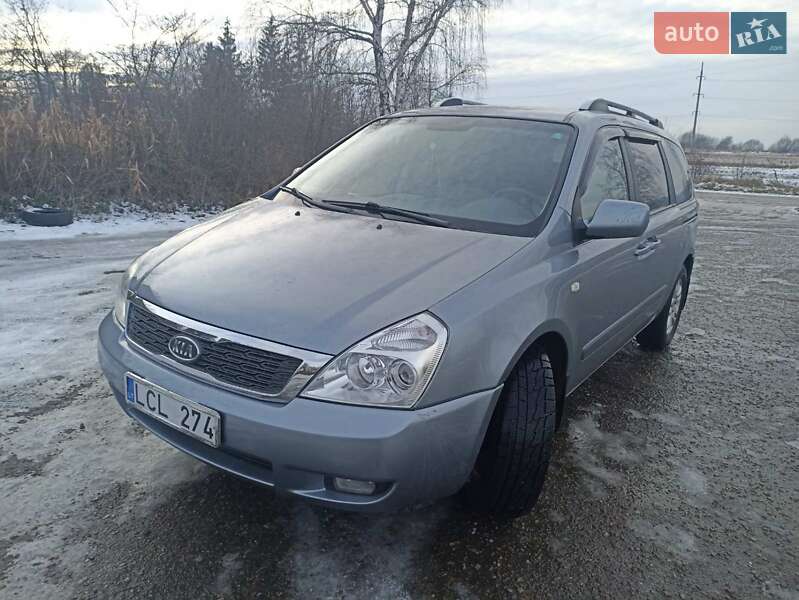 Мінівен Kia Sedona 2011 в Львові
