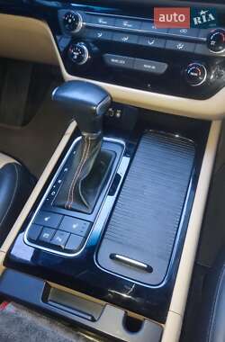 Мінівен Kia Sedona 2017 в Івано-Франківську