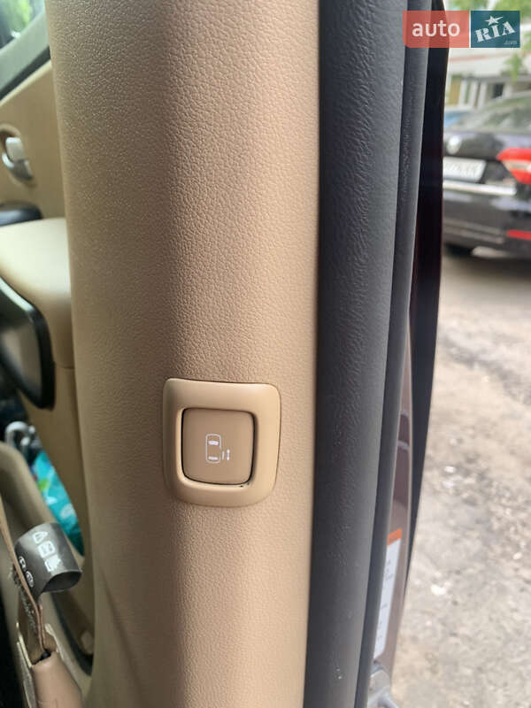 Минивэн Kia Sedona 2017 в Харькове