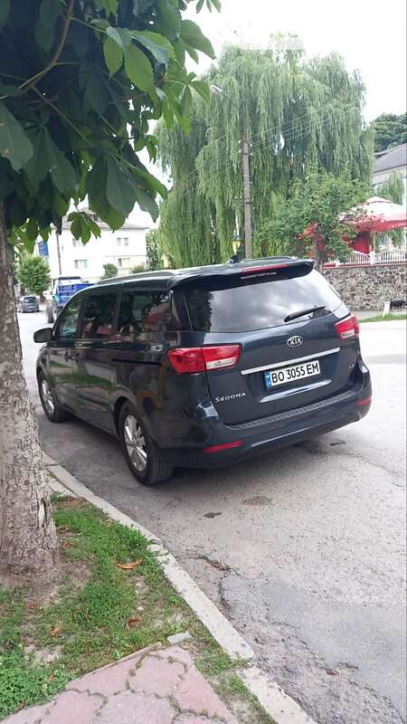 Минивэн Kia Sedona 2015 в Гусятине