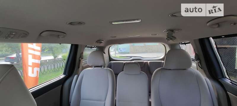Минивэн Kia Sedona 2015 в Гусятине