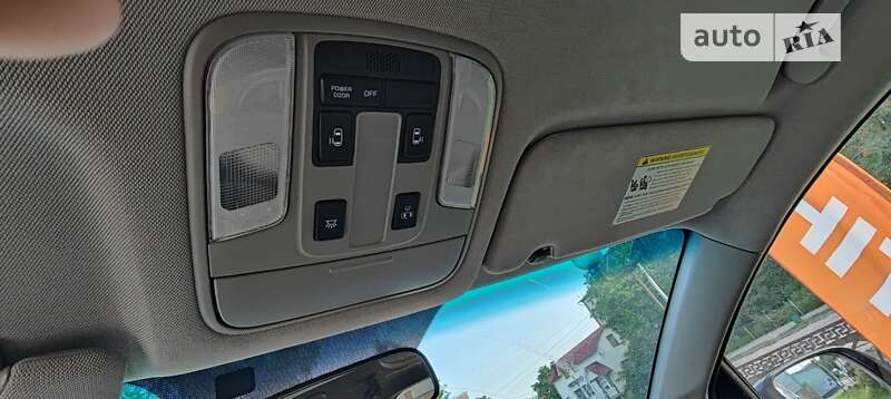 Минивэн Kia Sedona 2015 в Гусятине