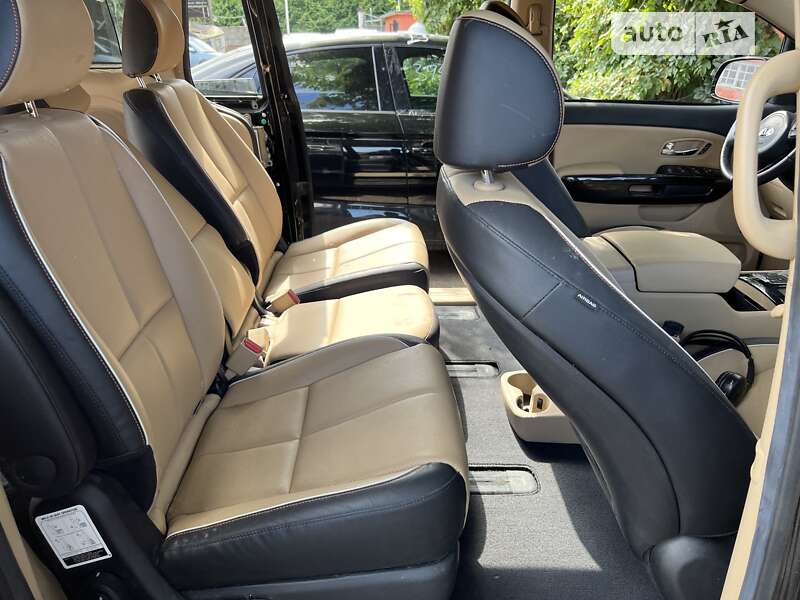 Минивэн Kia Sedona 2017 в Львове