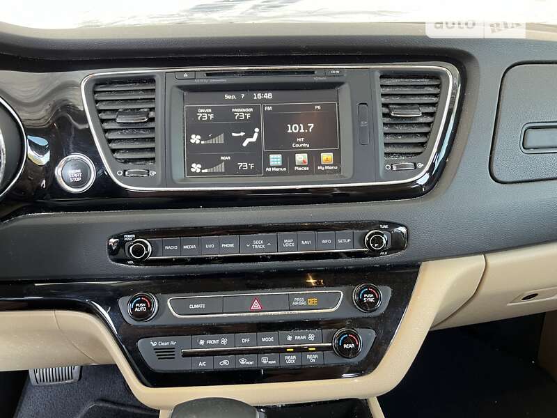 Минивэн Kia Sedona 2017 в Львове
