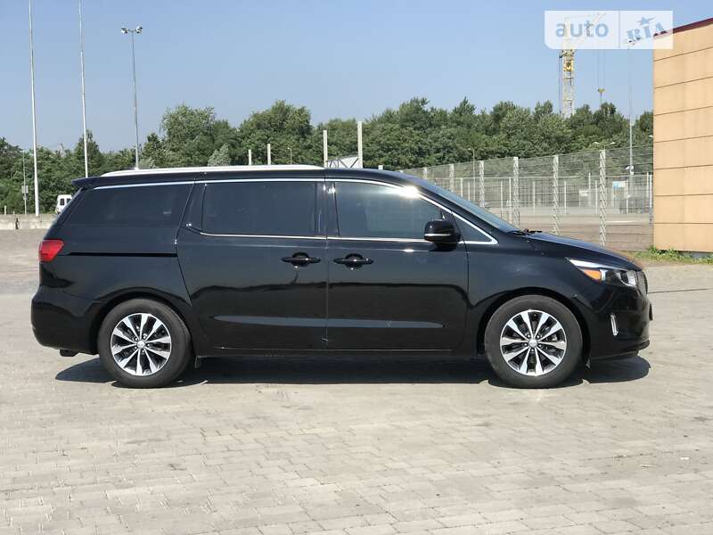 Минивэн Kia Sedona 2017 в Львове