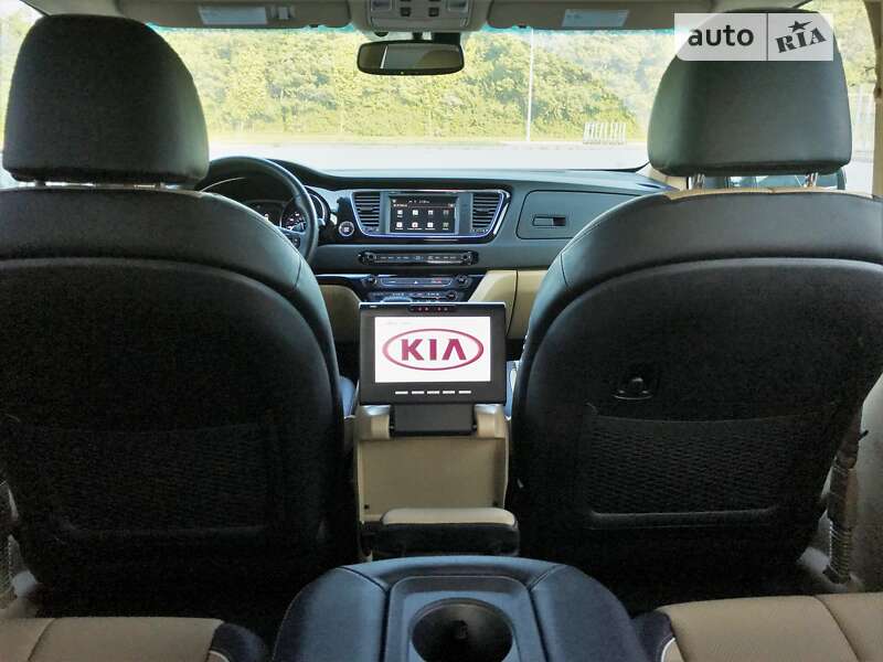 Минивэн Kia Sedona 2017 в Львове