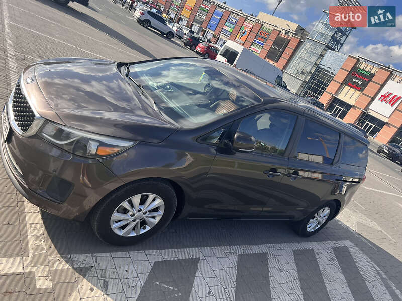 Минивэн Kia Sedona 2015 в Киеве