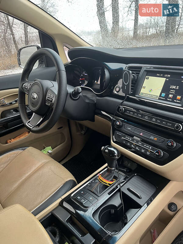 Минивэн Kia Sedona 2015 в Харькове