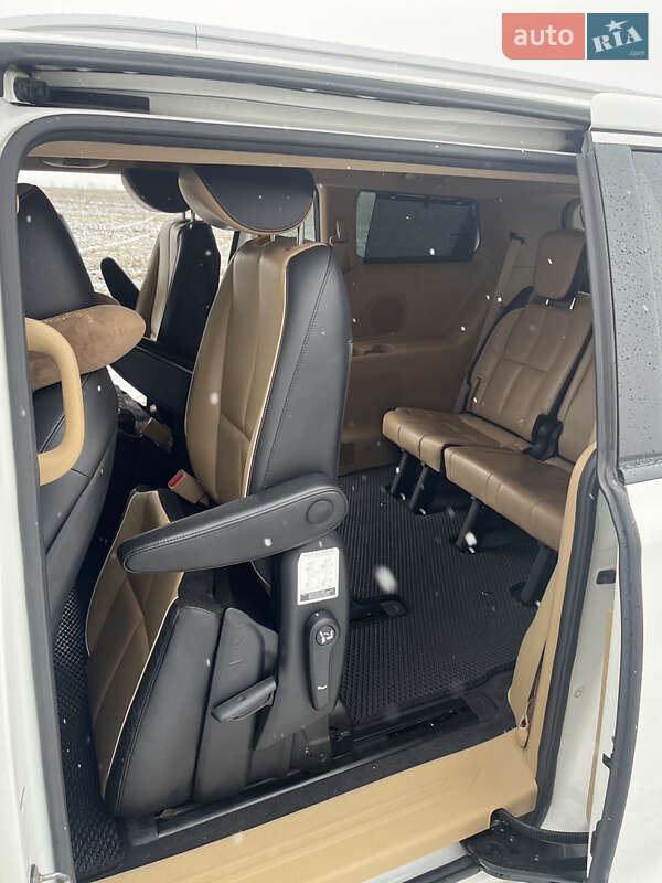 Минивэн Kia Sedona 2015 в Харькове