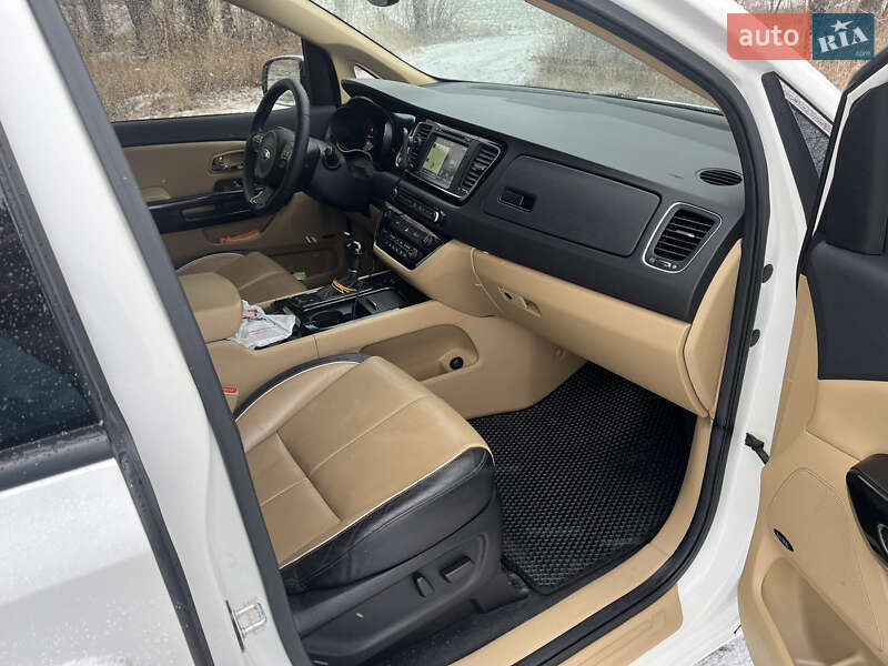 Минивэн Kia Sedona 2015 в Харькове