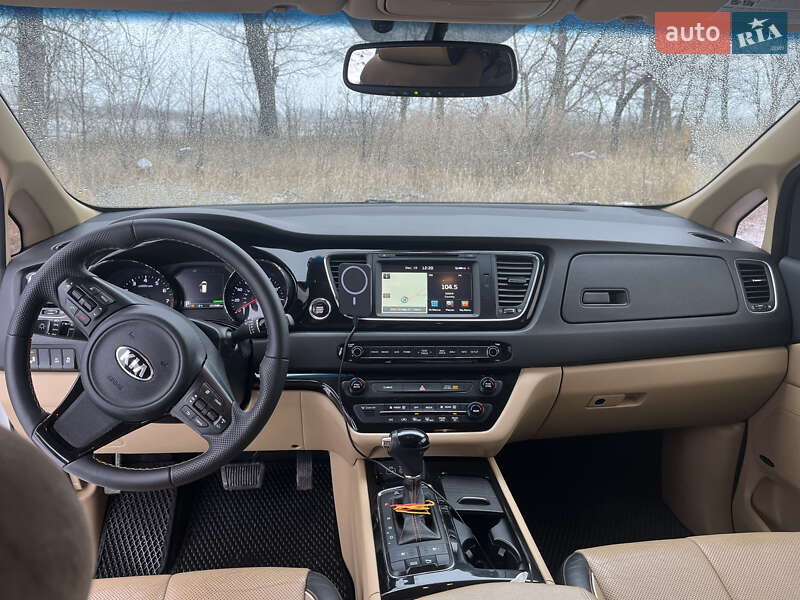 Минивэн Kia Sedona 2015 в Харькове